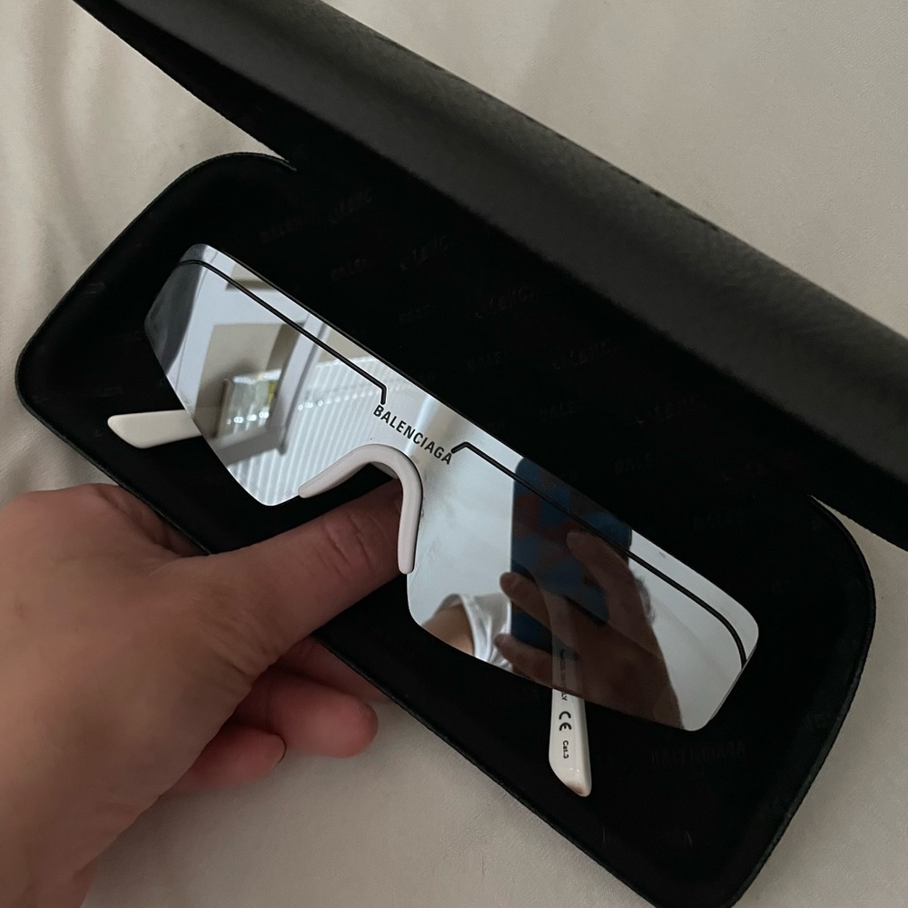 SKI RECTANGLE SUNGLASSES IN WHITE/SILVER Used-like new
